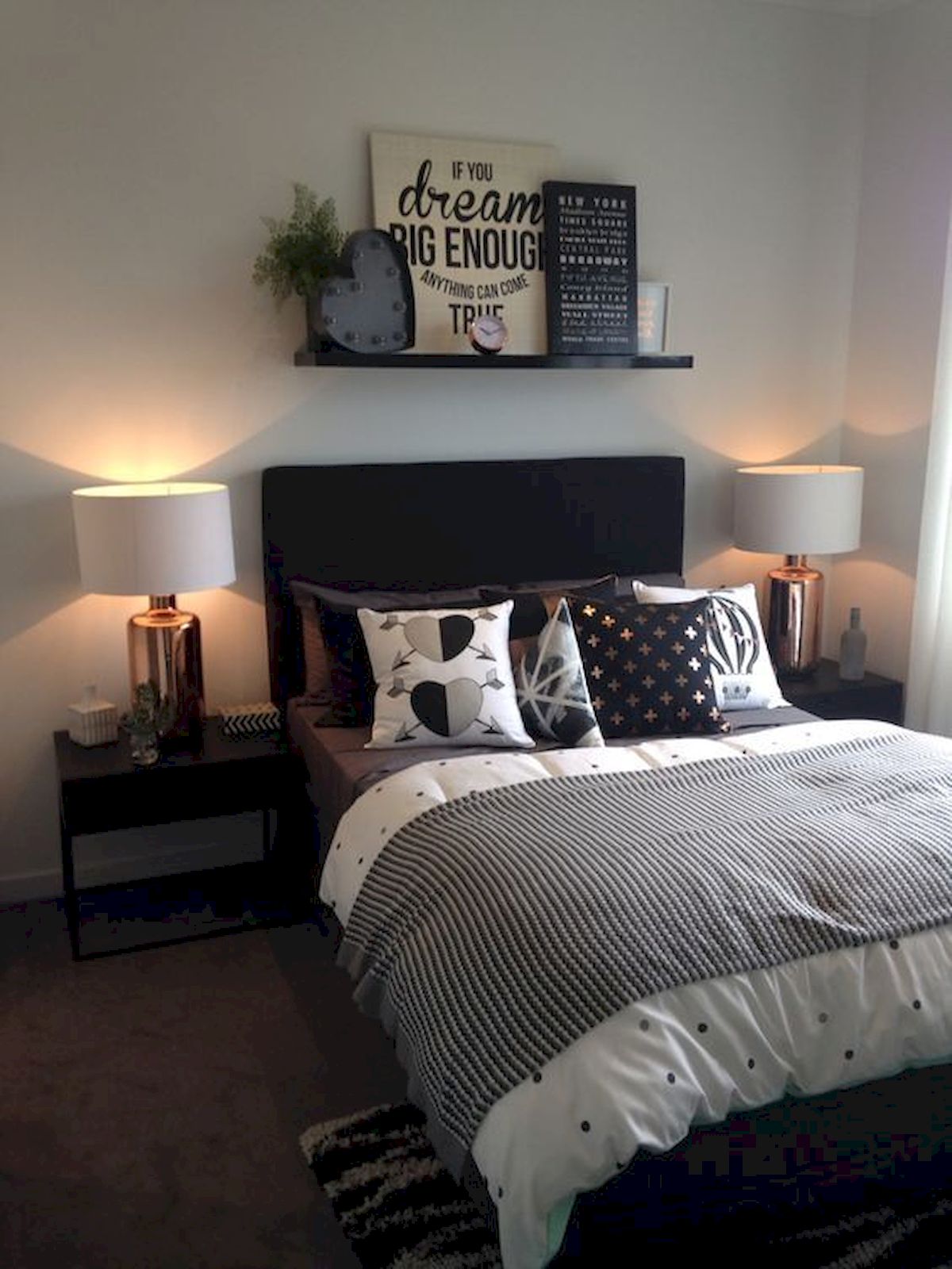 55 Romantic DIY Bedroom Decor For Couple (11)
