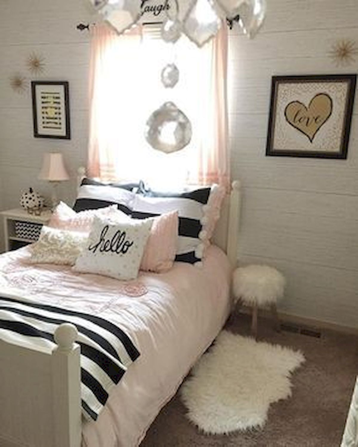 55 Romantic DIY Bedroom Decor For Couple (41)