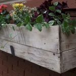 30 Awesome DIY Flowers Boxes Ideas (14)