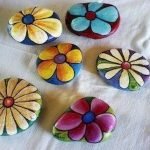 60+ Beautiful DIY Painted Rocks Flowers Ideas (27)