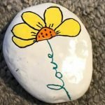 60+ Beautiful DIY Painted Rocks Flowers Ideas (36)