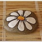 60+ Beautiful DIY Painted Rocks Flowers Ideas (41)