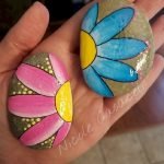 60+ Beautiful DIY Painted Rocks Flowers Ideas (44)