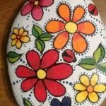 60+ Beautiful DIY Painted Rocks Flowers Ideas (55)