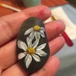 60+ Beautiful DIY Painted Rocks Flowers Ideas (57)