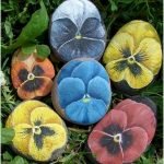 60+ Beautiful DIY Painted Rocks Flowers Ideas (63)