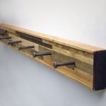 30 Fantastic DIY Hanger Ideas from Wooden Pallets (12)