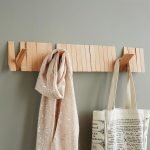 30 Fantastic DIY Hanger Ideas from Wooden Pallets (26)