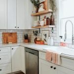 20 Awesome Farmhouse Kitchen Wall Decor Decor Ideas and Remodel (17)
