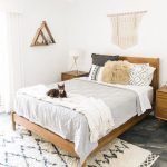 20 Awesome Small Farmhouse Bedroom Decor Ideas And Remodel (1)