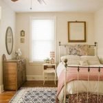 20 Awesome Small Farmhouse Bedroom Decor Ideas And Remodel (16)