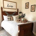 20 Awesome Small Farmhouse Bedroom Decor Ideas And Remodel (7)