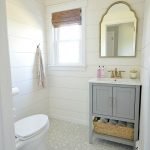20 Stunning Farmhouse Bathroom Tile Decor Ideas And Remodel (15)
