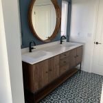 20 Stunning Farmhouse Bathroom Tile Decor Ideas And Remodel (20)